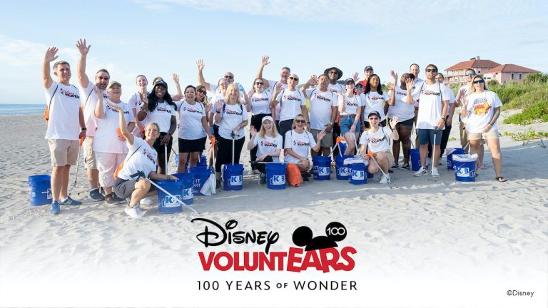 Disney Cruise Line VoluntEARS Clean Up the Coast blog header