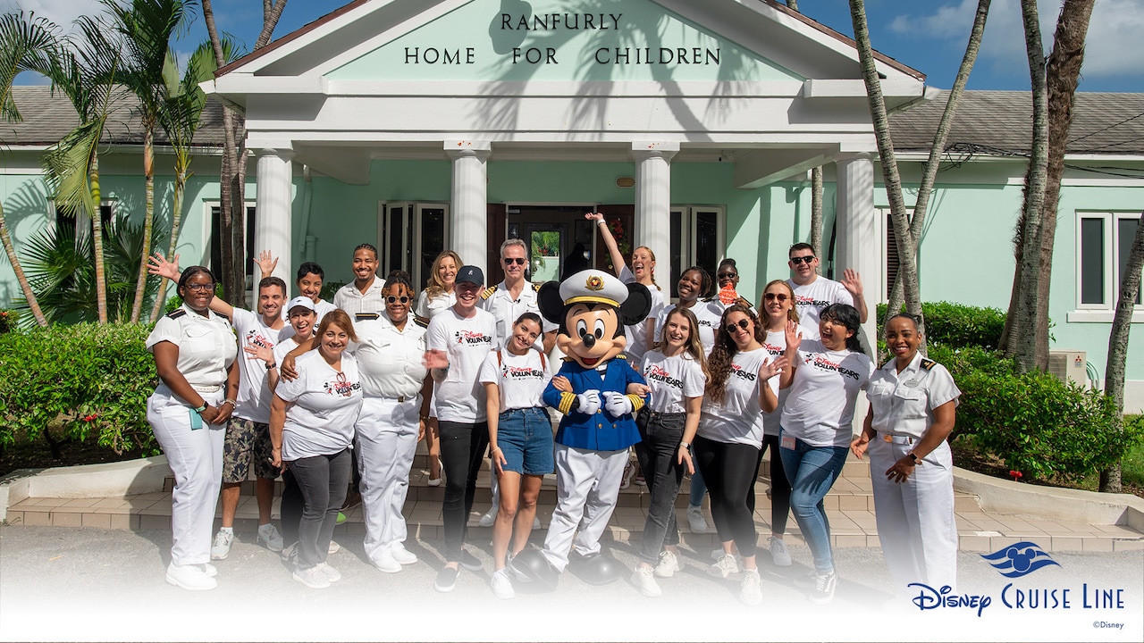 Disney Cruise Line Brings Holiday Cheer to Foster Children in The Bahamas blog header