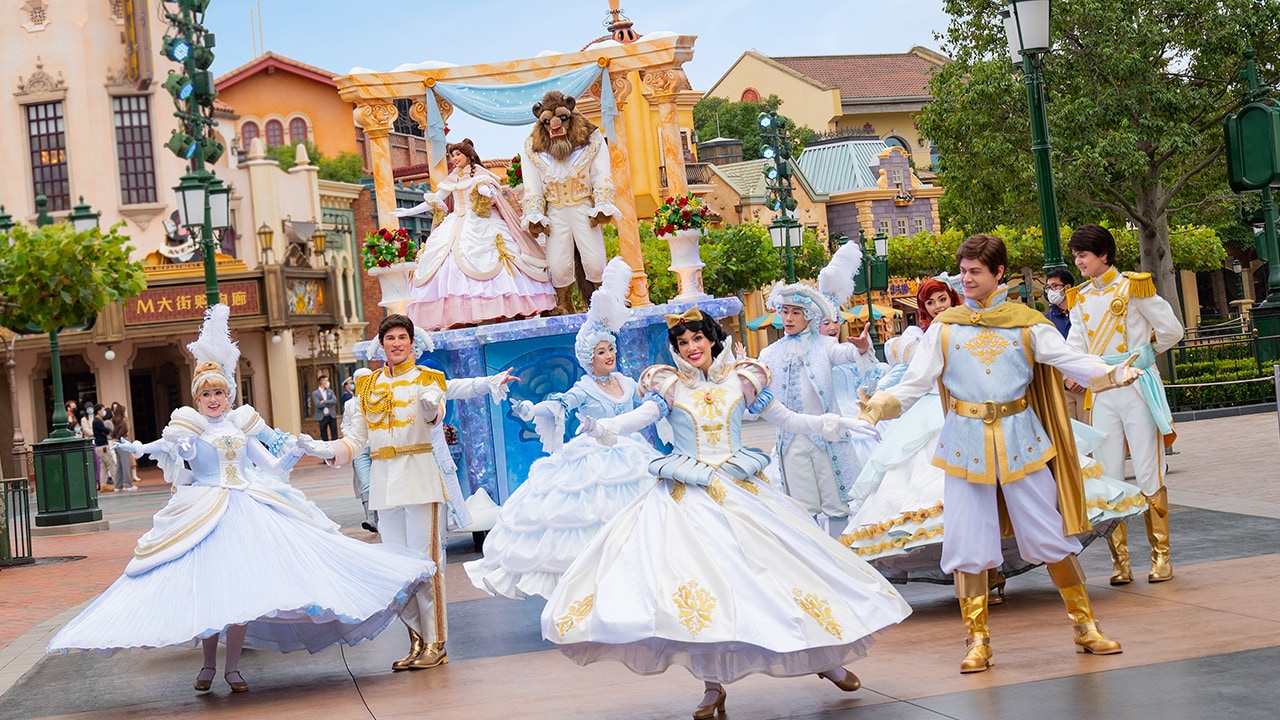 A Behind-the-Scenes Look at Shanghai Disney Resort's Winter Cavalcade blog header