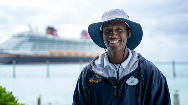 Disney Cruise Line Aquarist Shares the Wonders of the Ocean blog header