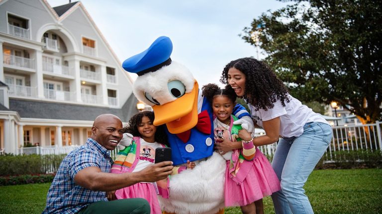 4 Ways to Find Characters at Walt Disney World Resort Hotels blog header