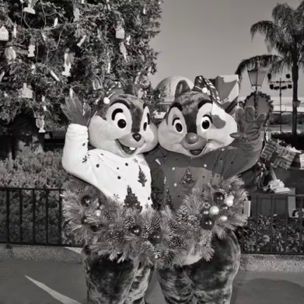 Chip 'n' Dale in wreath together - Rare, Old Disney Vintage Photos Ushering in Halfway to the Holidays