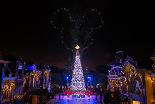 A Disney Christmas at Hong Kong Disneyland, tree lighting