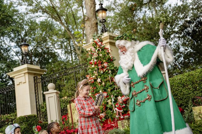 Storytelling Santa at the EPCOT Festival of the Holidays