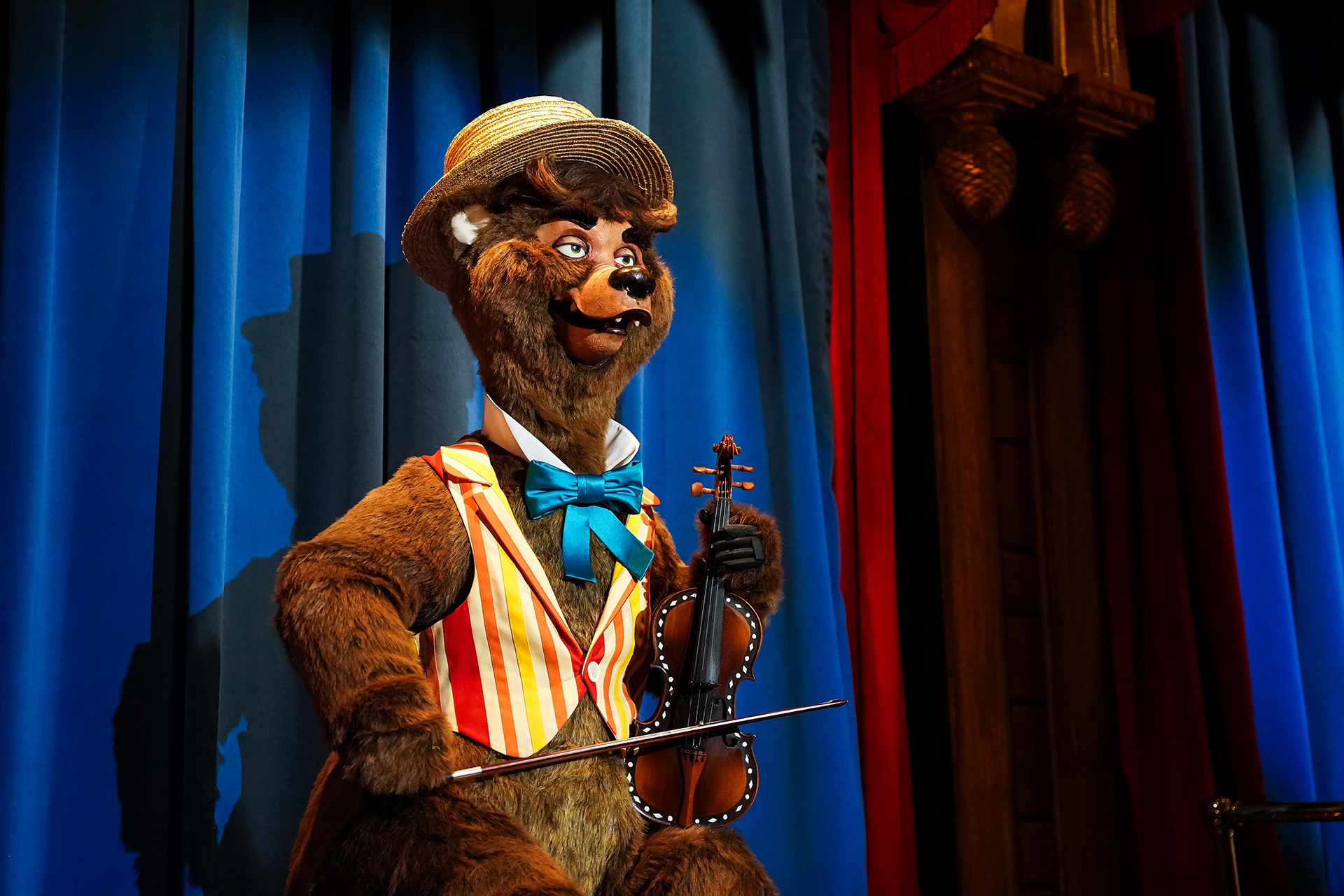 Ernest the Dude in Country Bear Musical Jamboree