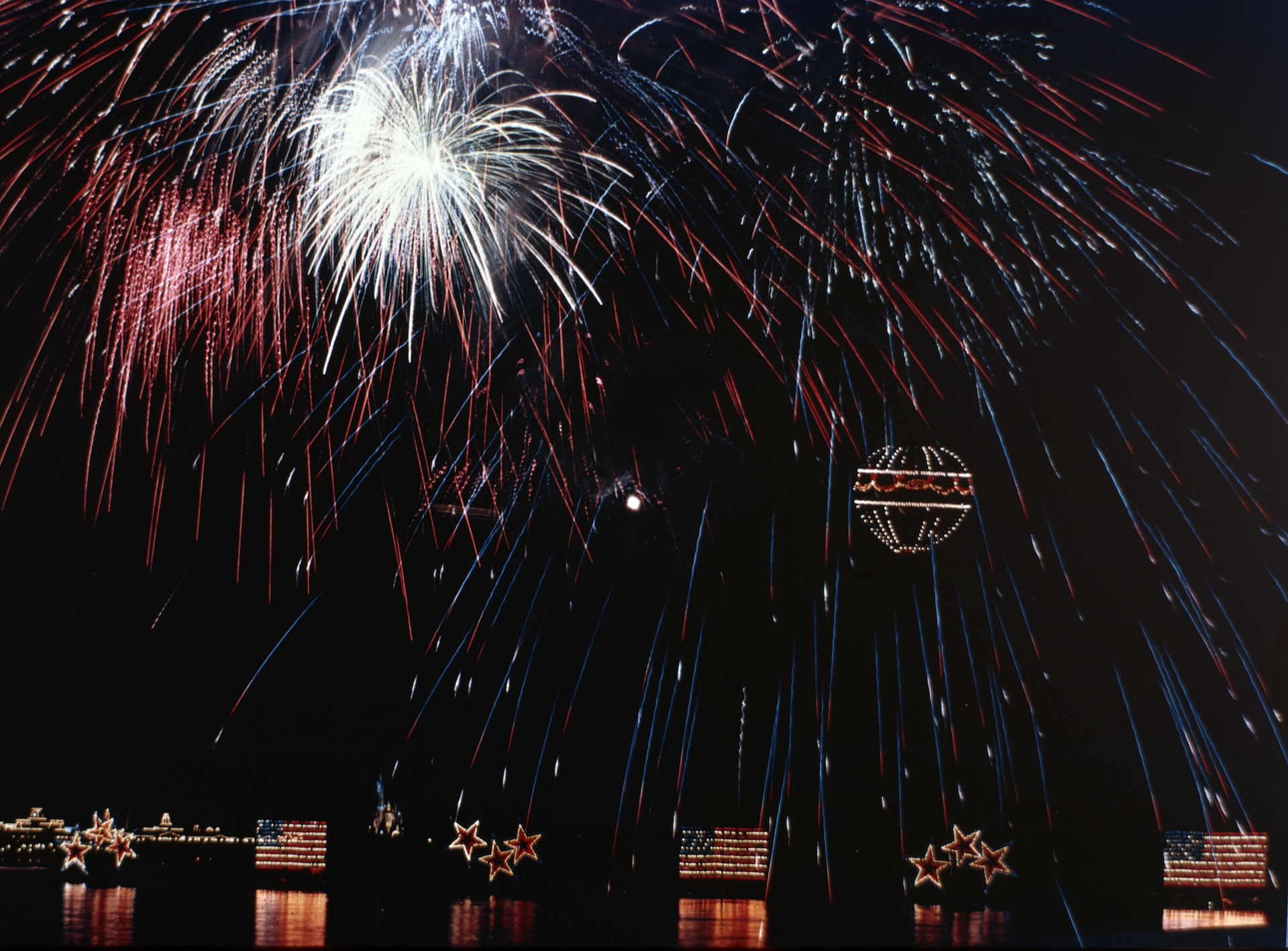 On Oct. 24, 1971, the Electrical Water Pageant’s patriotic finale was accompanied by fireworks. 