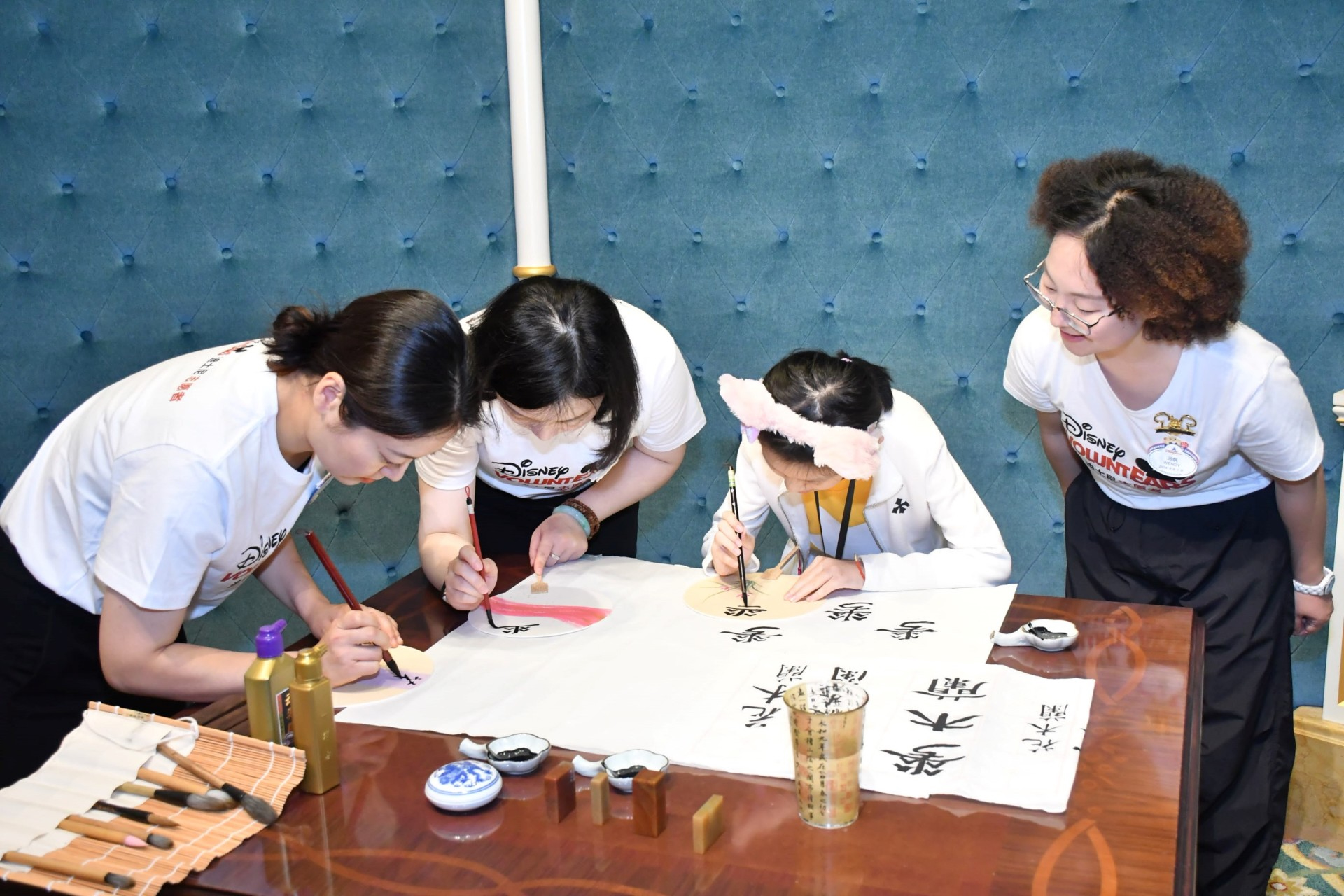 Xuanxuan learns calligraphy alongside VoluntEARS 