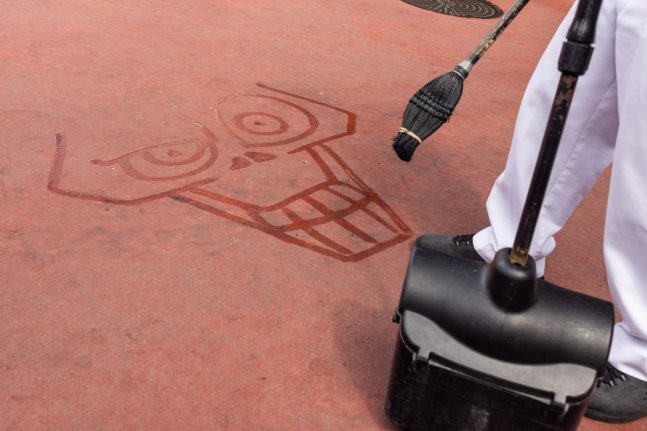 Joel uses a pan and broom to create the Hatbox Ghost