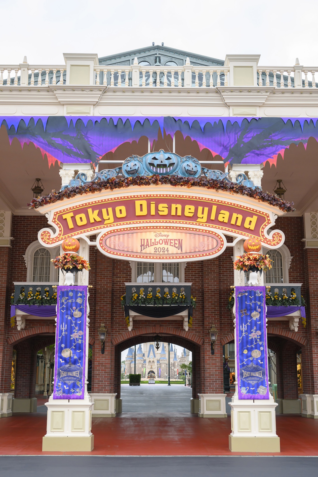 Tokyo Disneyland Halloween Decor