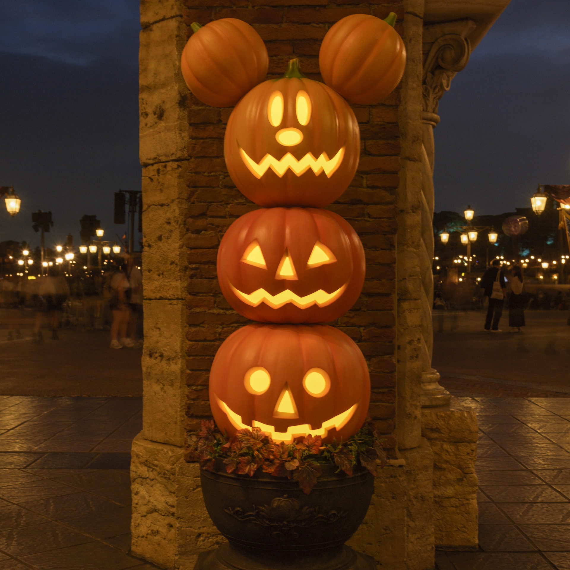 Tokyo Disneyland Halloween Decor