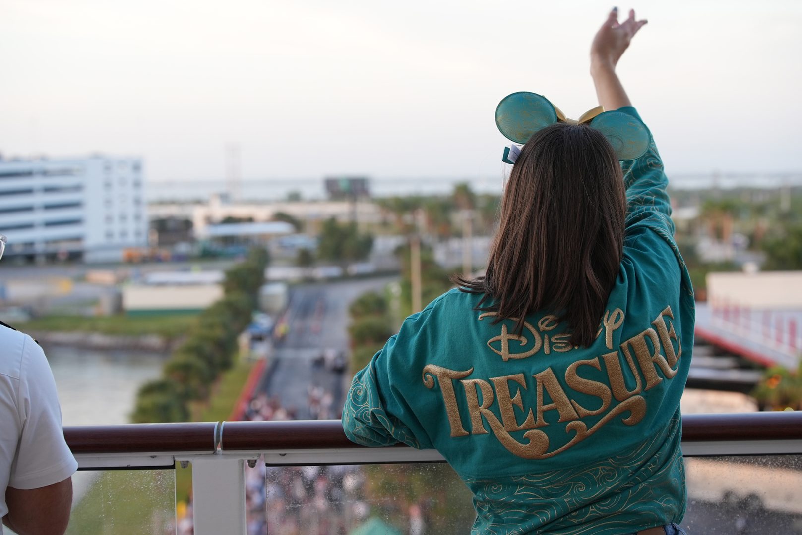 Crew member wearing a Disney Treasure spirit jersey