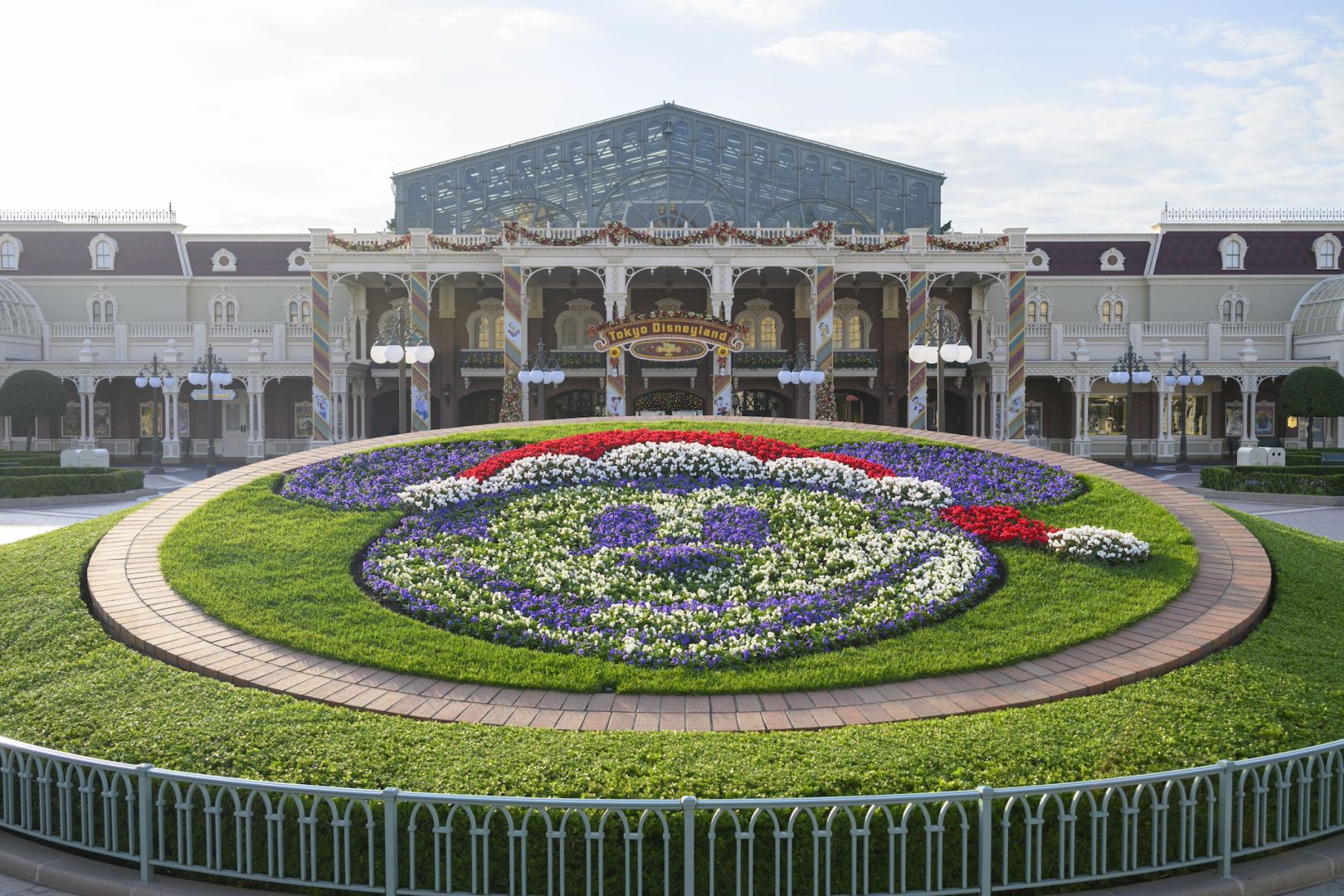 Seasonal Decor at Tokyo Disneyland