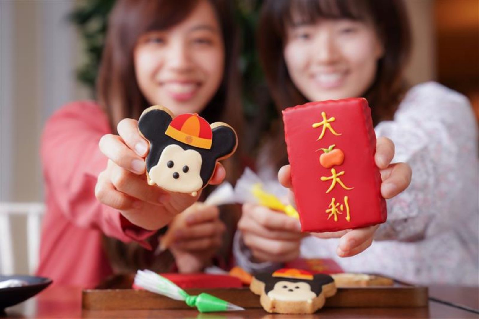 Chinese New Year at 
Hong Kong Disneyland Resort, offerings