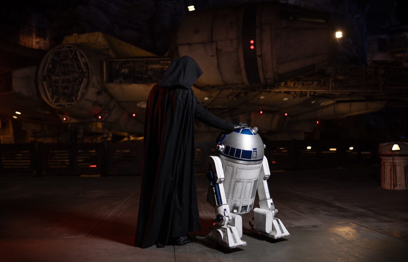 Star Wars: Galaxy’s Edge, a shadowy visitor on Batuu 