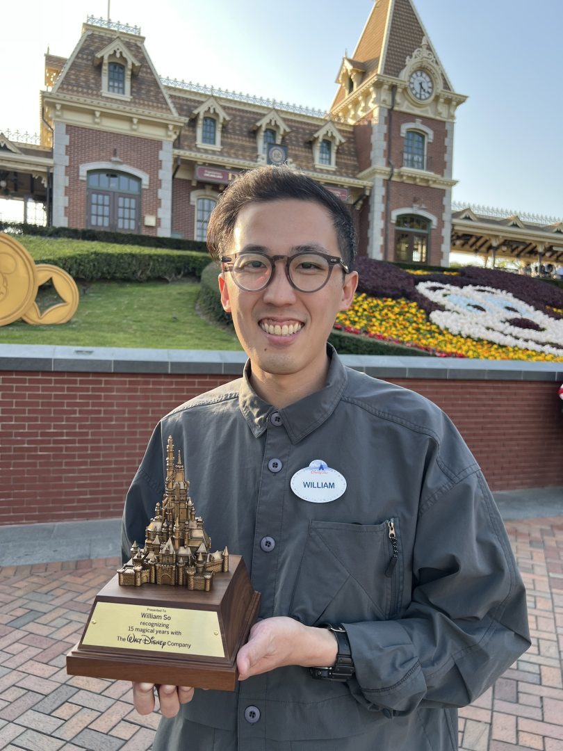 Cast members receive their awards at Hong Kong Disneyland Resort