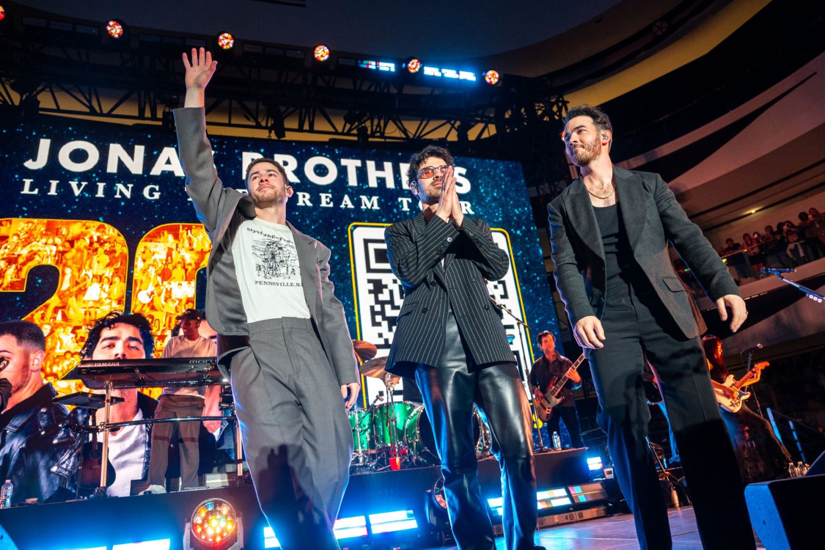 Jonas Brothers - Guide to the 70th Anniversary at Disneyland Resort