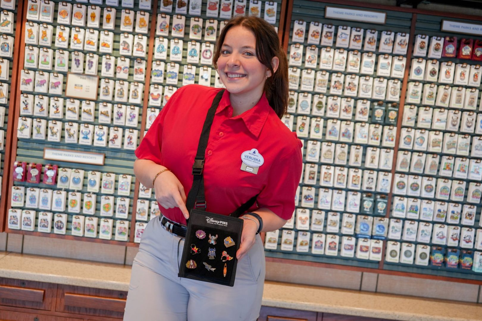 Disney Pin Trading Celebrates 25th Anniversary - CM