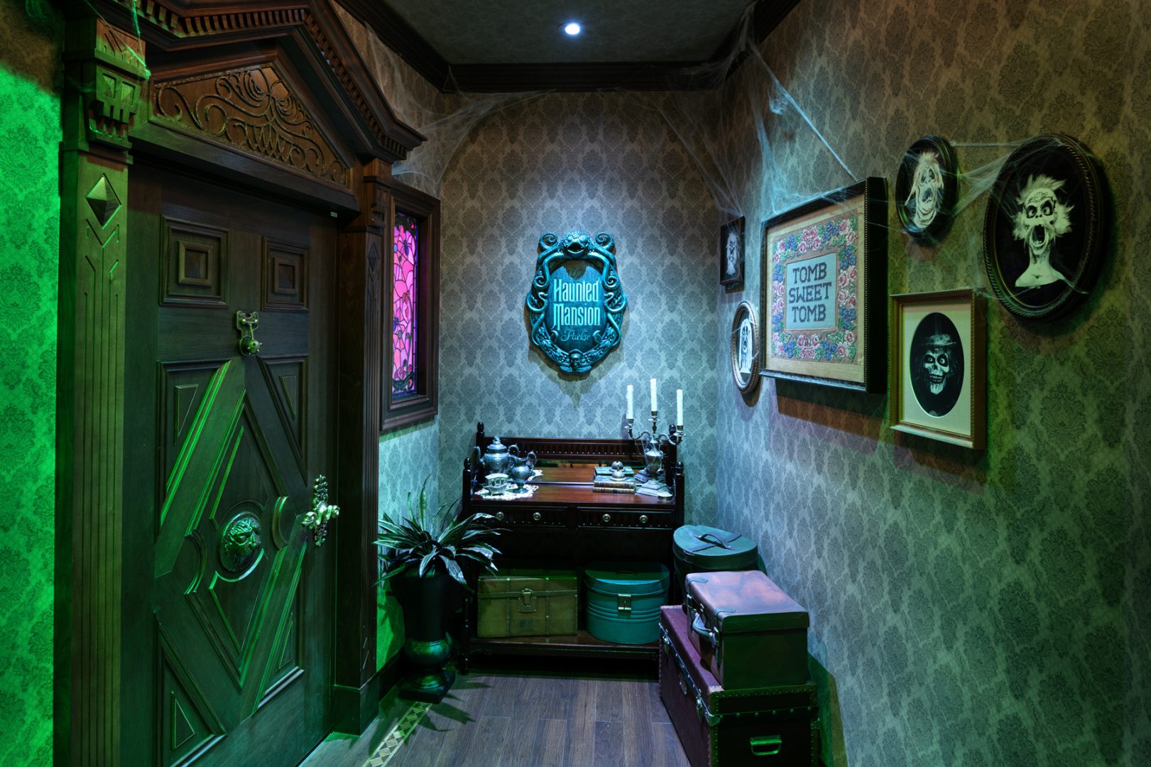 Haunted Mansion Parlor, Disney Treasure