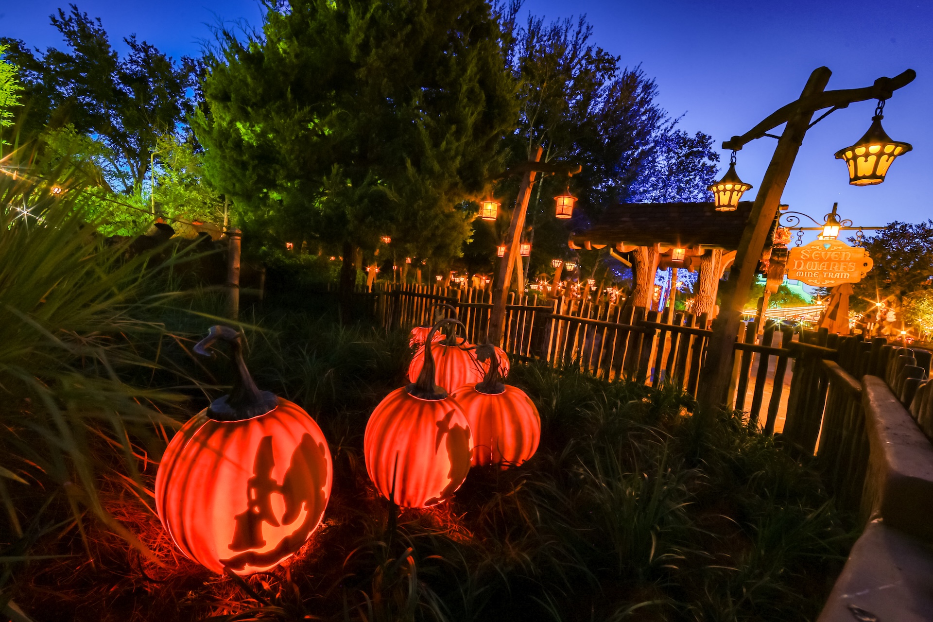 Walt Disney World 2025 Fall Season Halloween Decor