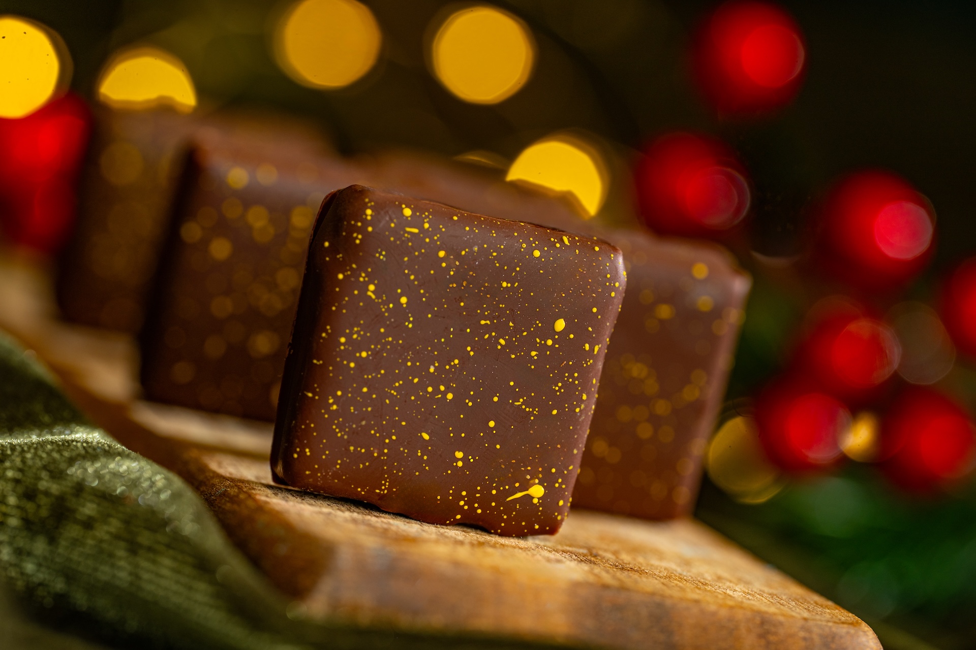 Mango Curry Ganache Square: Indian curry and mangoes covered in 65% dark chocolate (New)
(Available starting November 9)