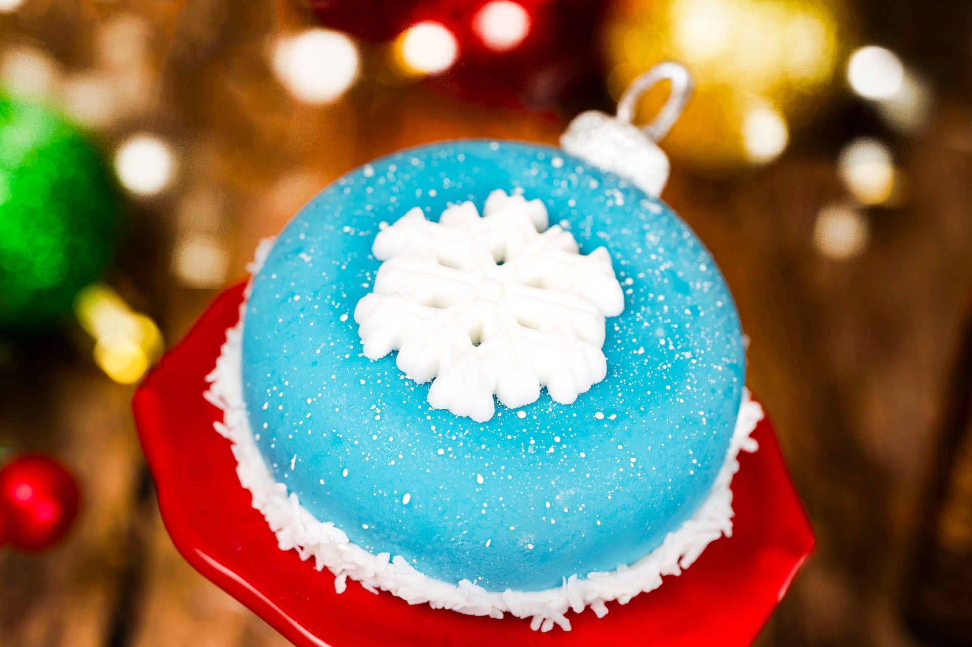 Snowflake Ornament: Coconut-eggnog mousse in a white chocolate shell with sugar décor