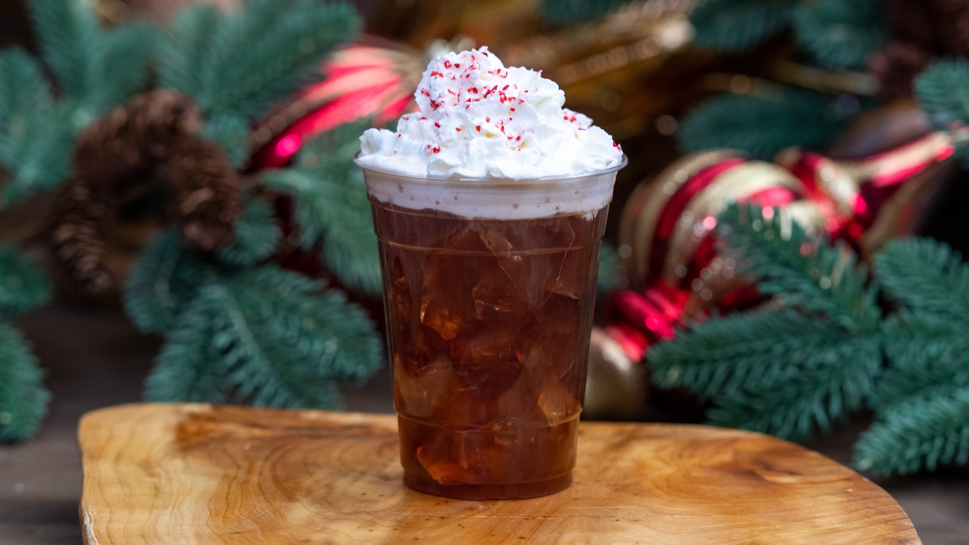 Peppermint Cold Brew topped with vanilla foam and holiday sugar (Non-alcoholic) 