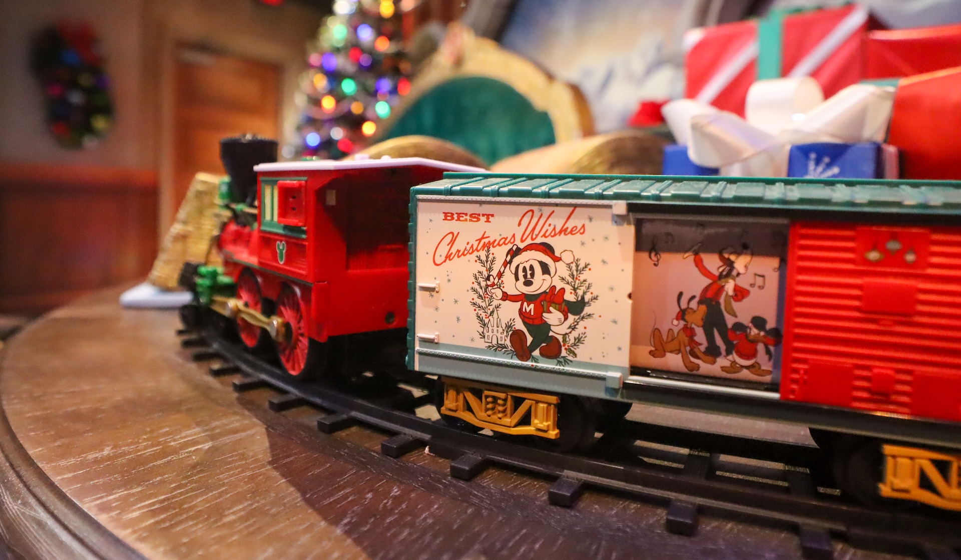 Where to Meet Santa at Disney World This Holiday Season