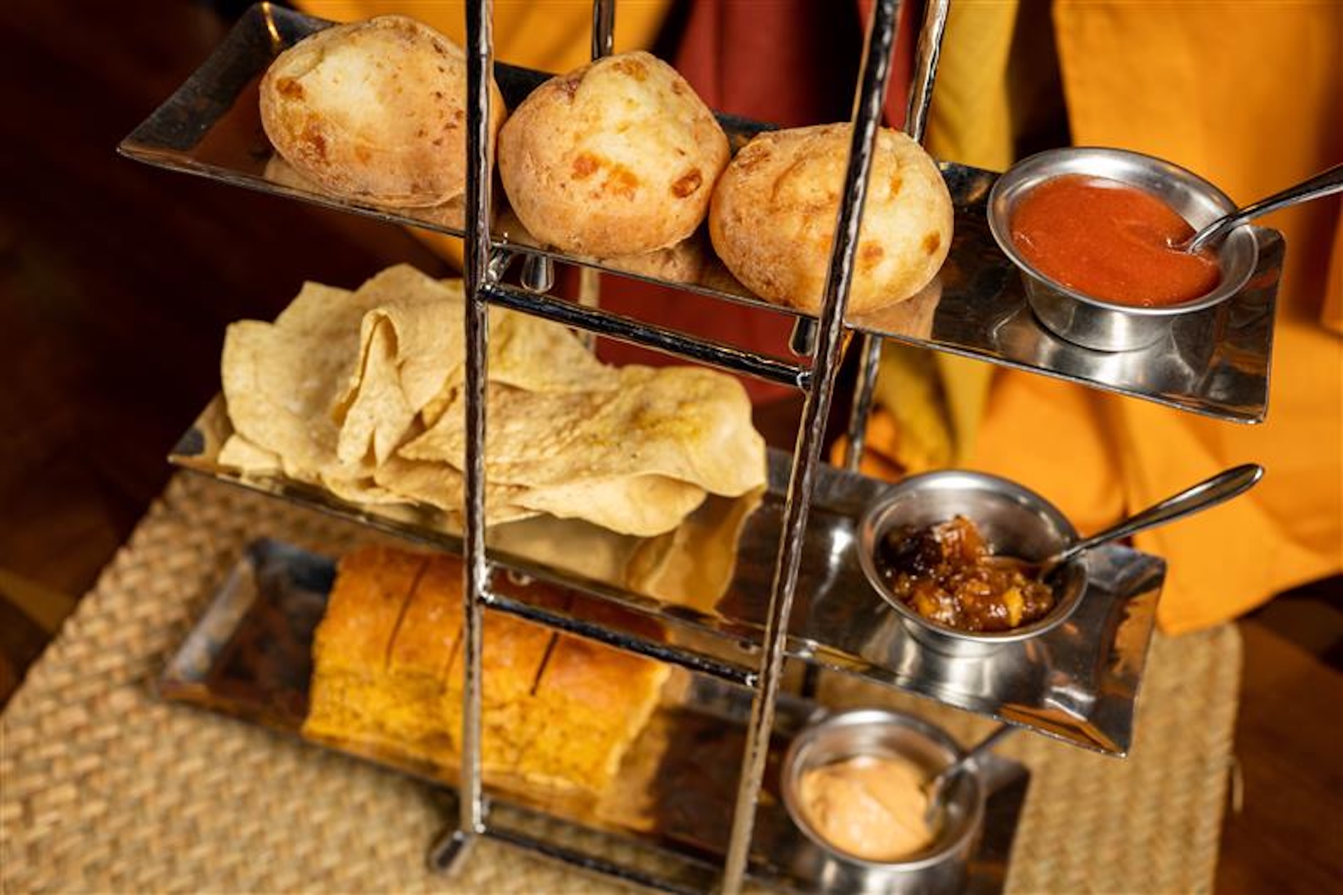 Tiffins Signature Bread Service