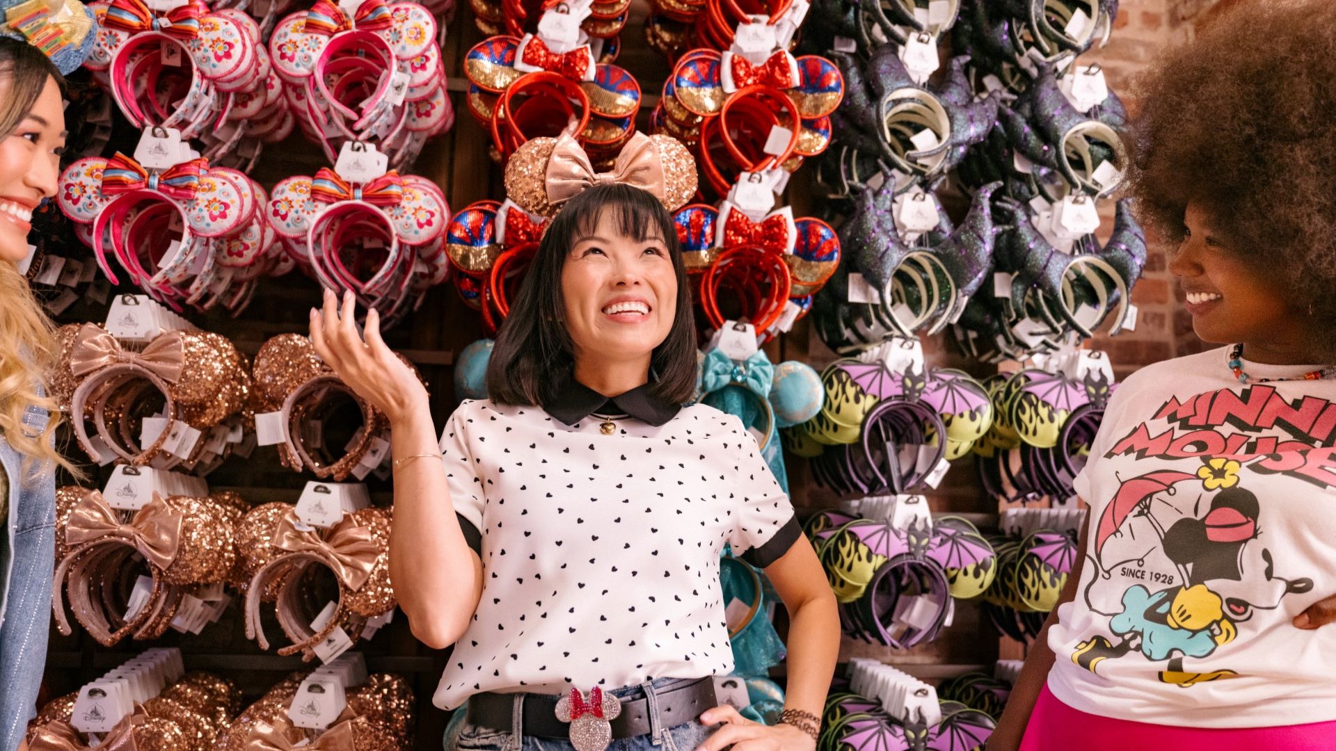 Disneyland Resort Souvenir Guide Freebies, Merch and More