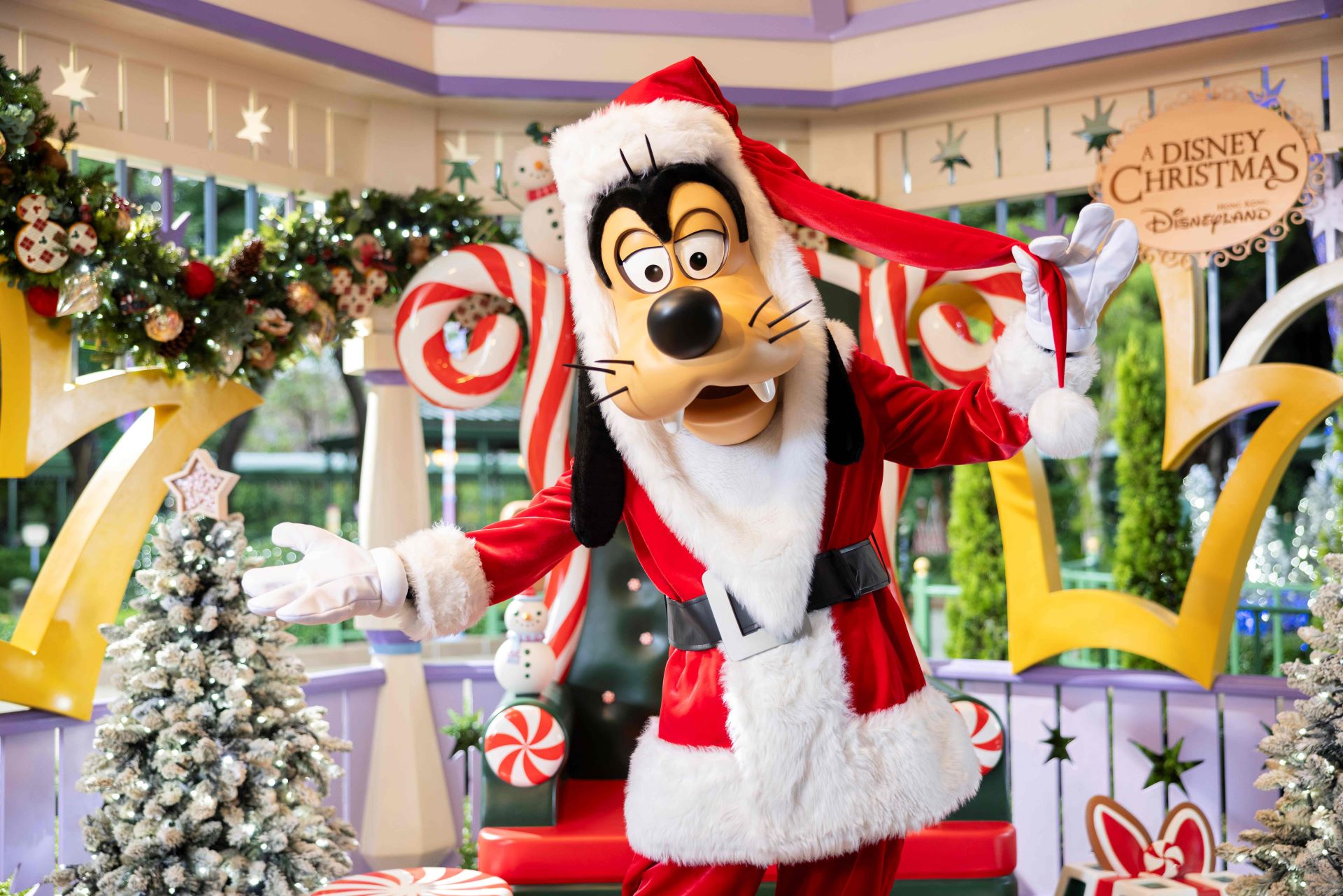 Santa Goofy at Hong Kong Disneyland