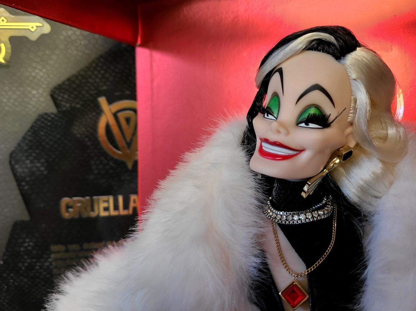 Disney Store Limited Edition Cruella de Vil Doll