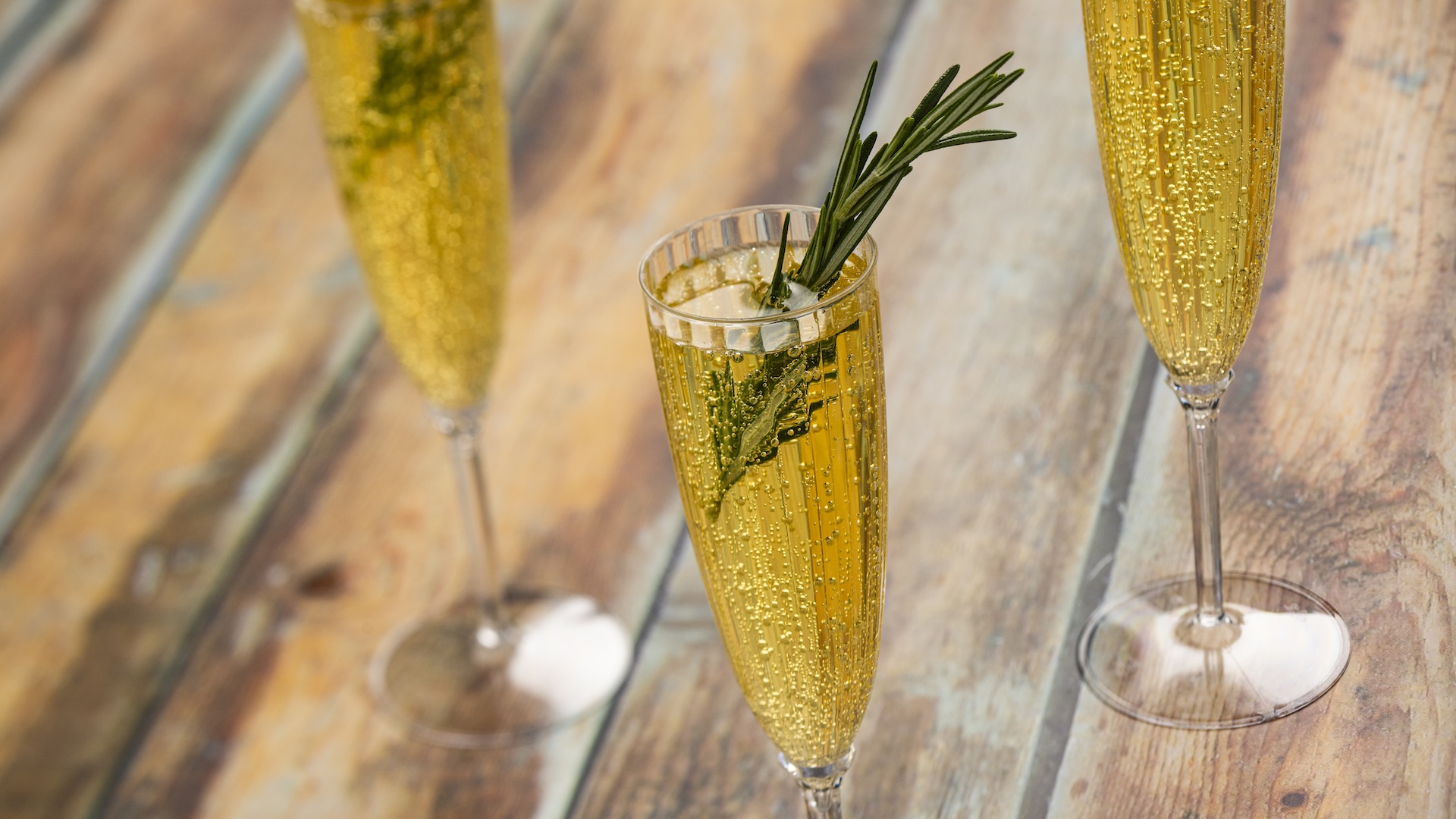 Apfelschaumwein: Apple sparkling wine and apple liqueur