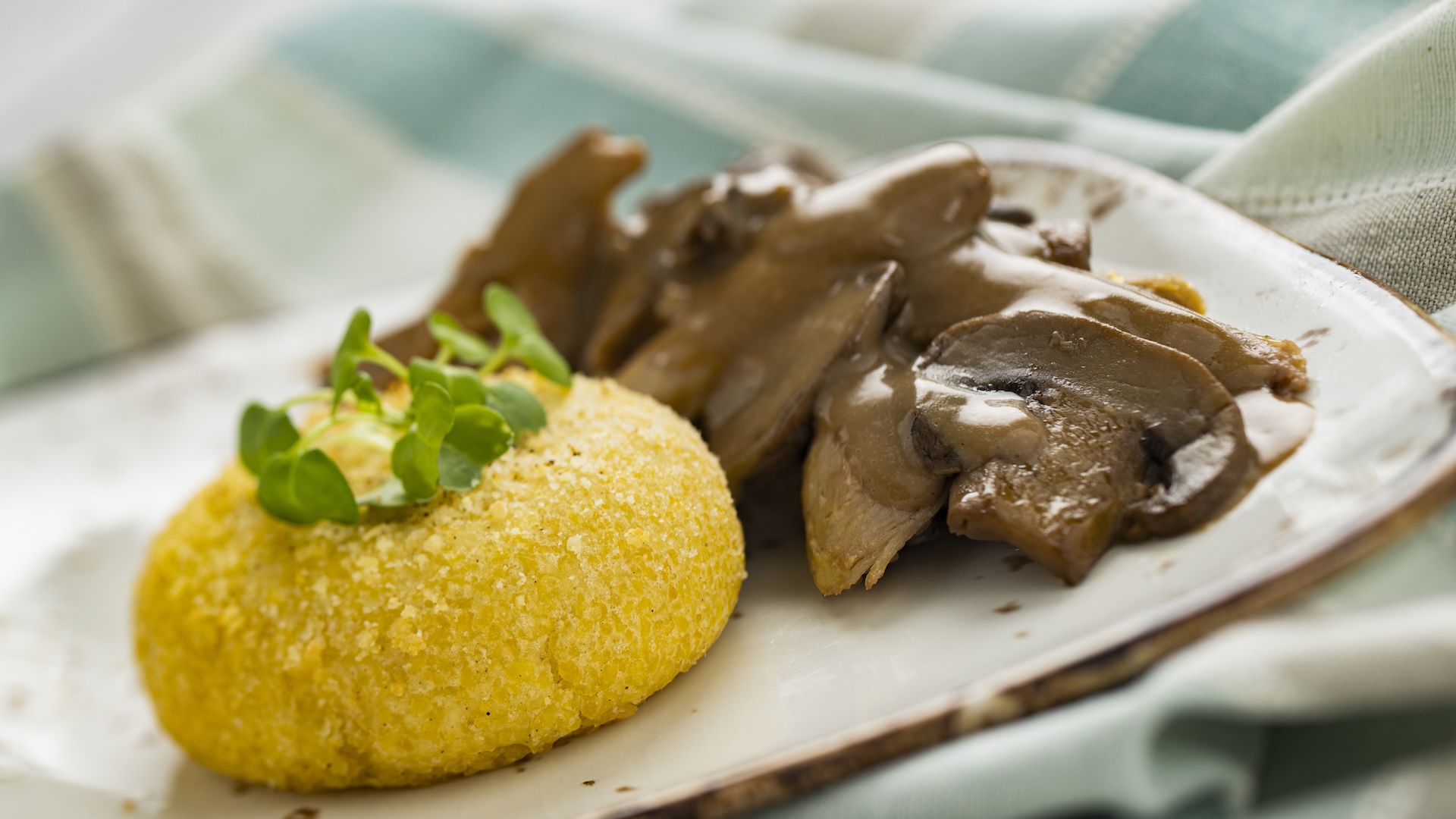 Canard Confit, Sauce Romarin et Champignons, G&acirc;teau de Polenta aux Herbes: Pulled duck confit with rosemary-mushroom sauce and herbed polenta corn cake (New)