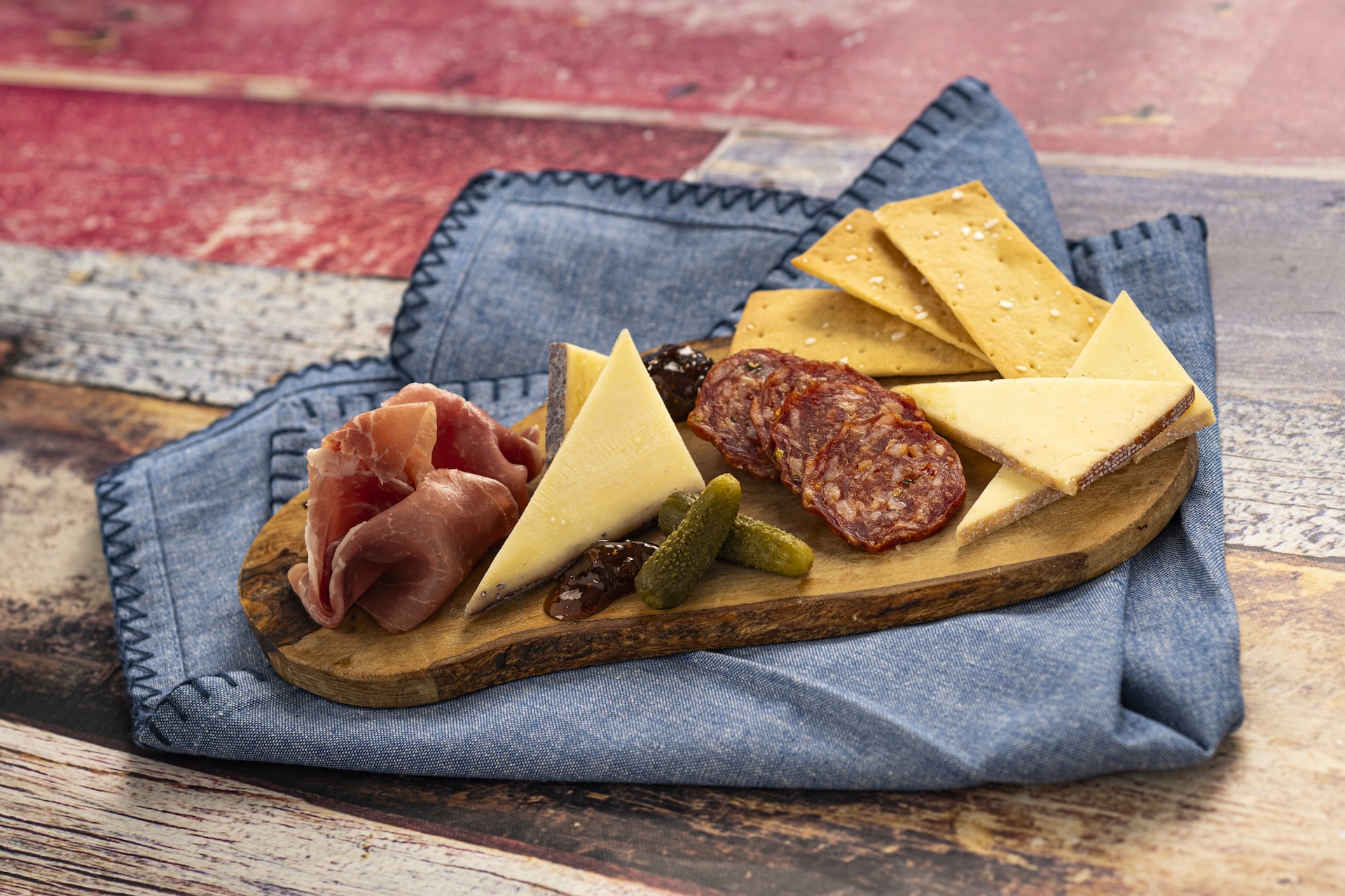 Captain&rsquo;s Board: Selection of cheeses and cured meats with seasonal accompaniments (New)