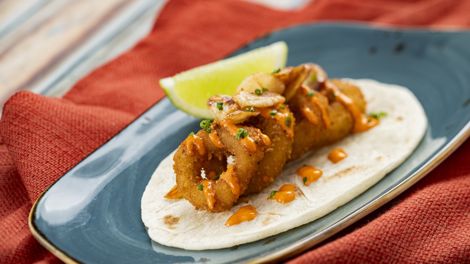 Taco de Calamar: Flour tortilla filled with crispy calamari, fried garlic, pasilla a&iuml;oli, and chives (New)