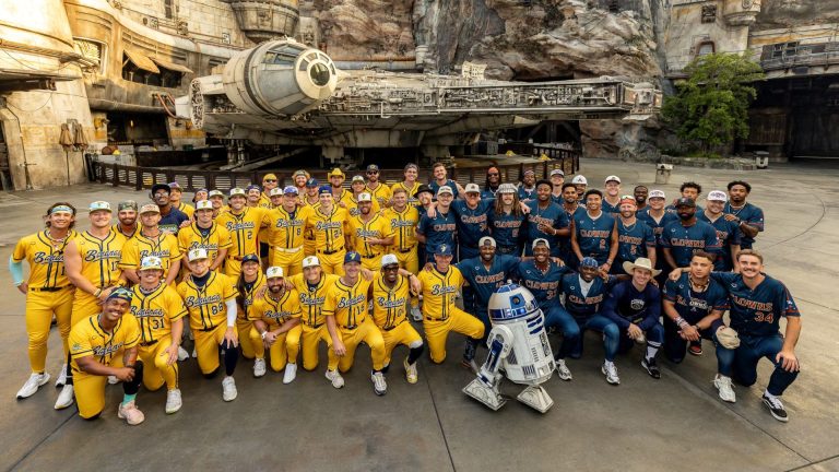 Bananas and Clowns at Star Wars Galaxy's Edge