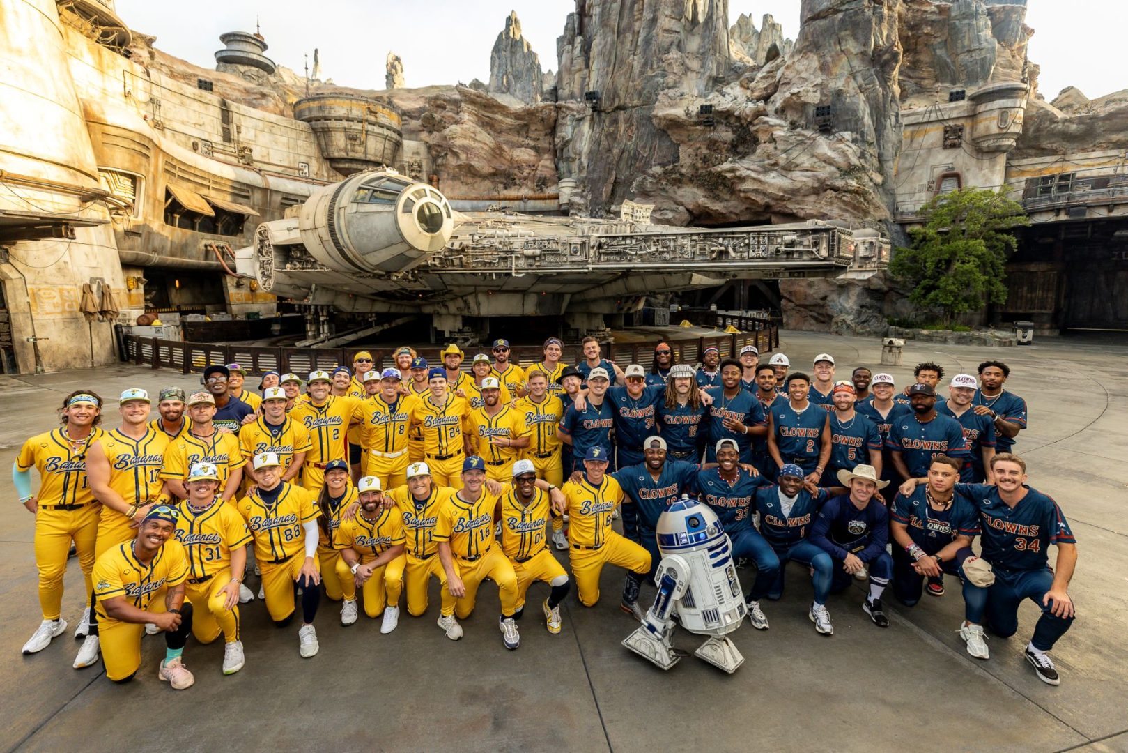 Bananas and Clowns at Star Wars Galaxy's Edge
