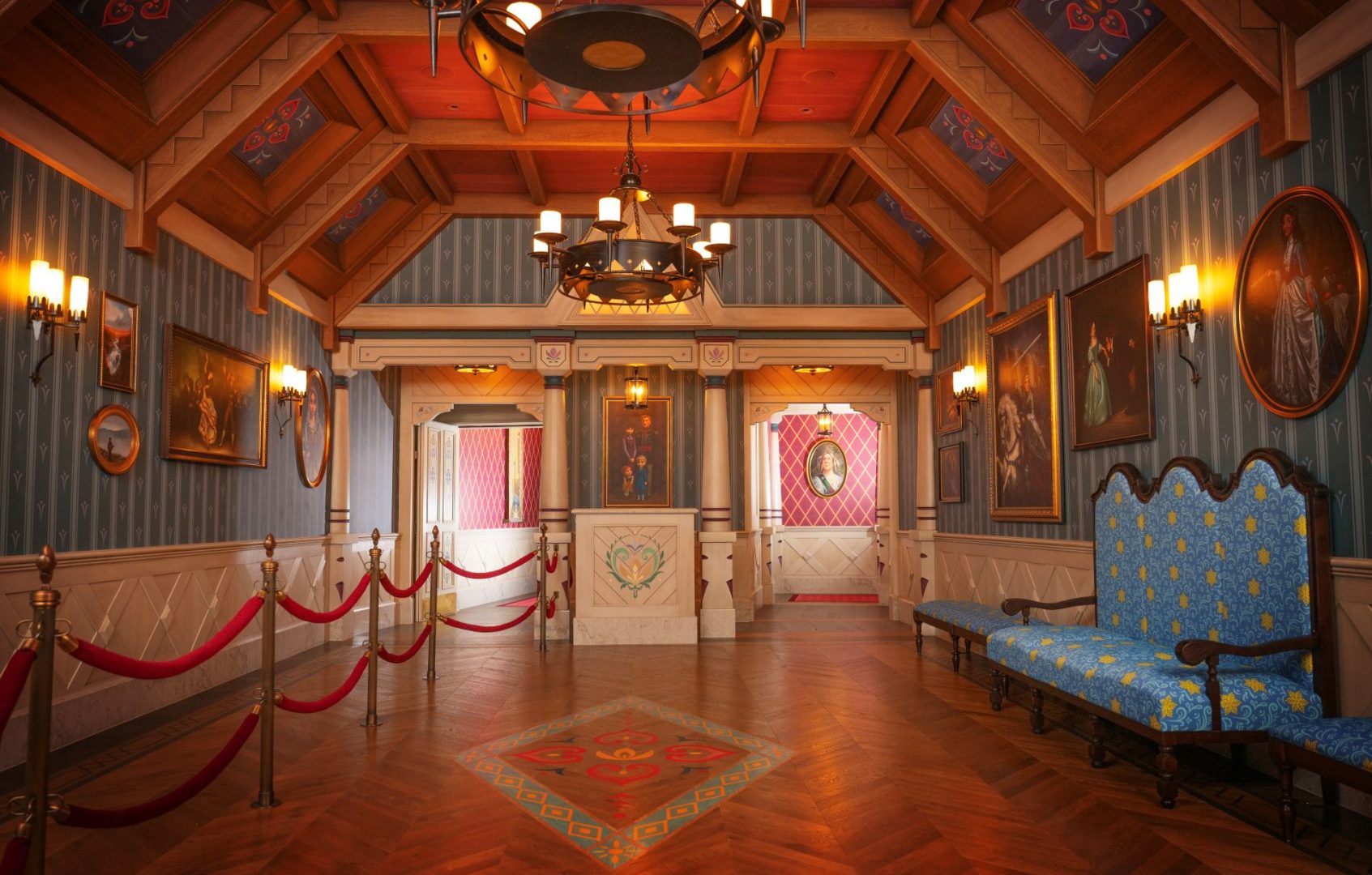 Interior - Disney Adventure World - World of Frozen