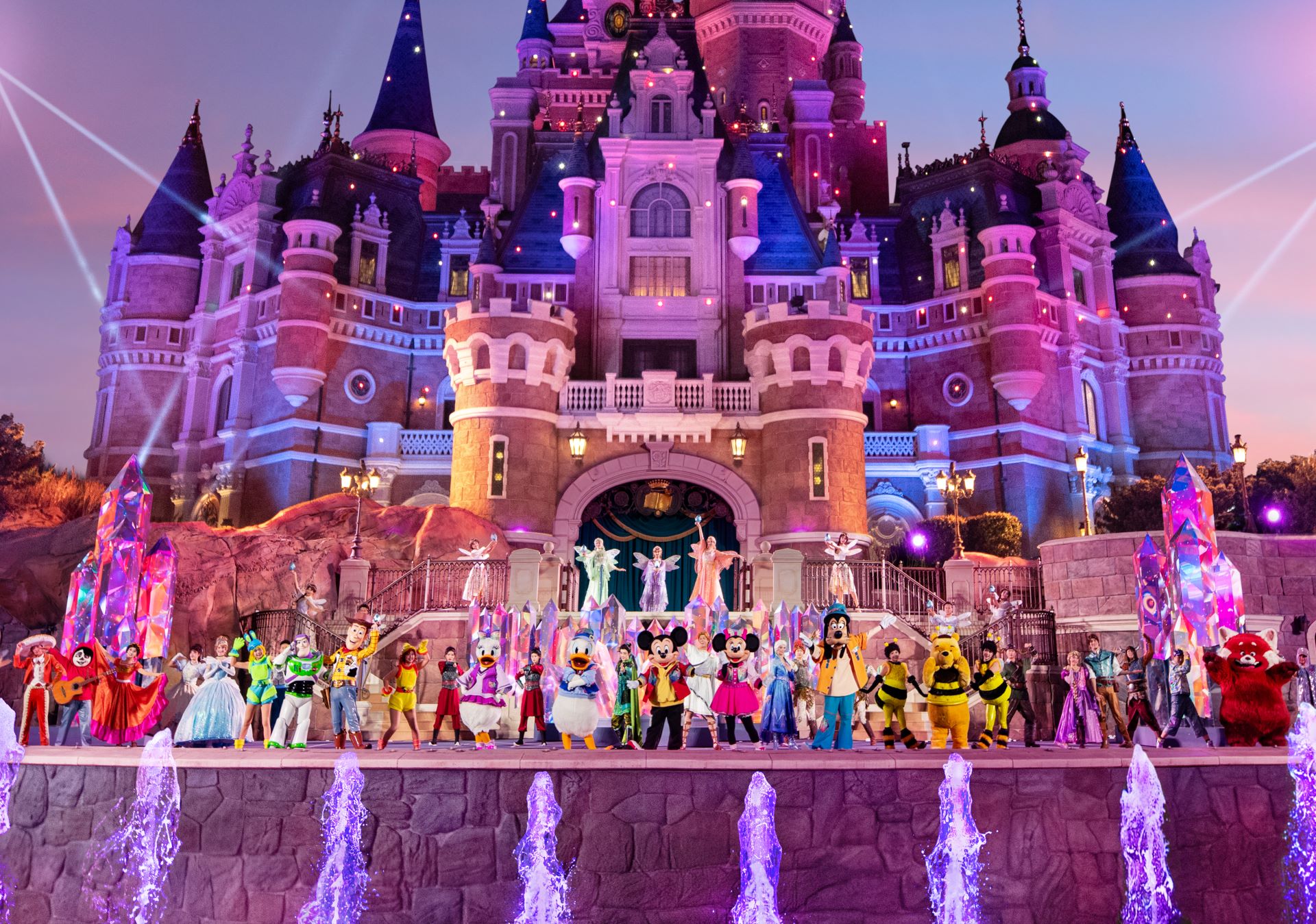 Shanghai Disneyland 10th with Disney Characters