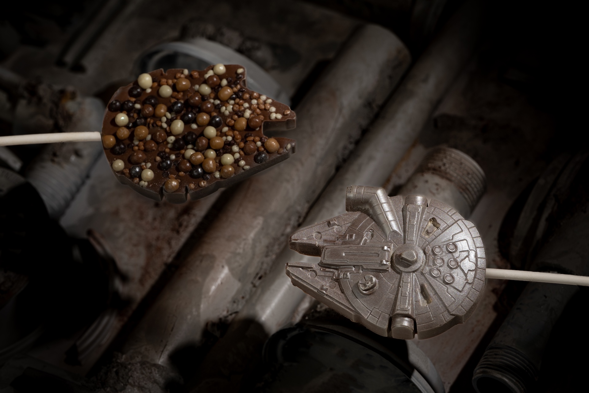 Millennium Falcon Chocolate Lollipops: solid milk chocolate lollipops and crispy pearls