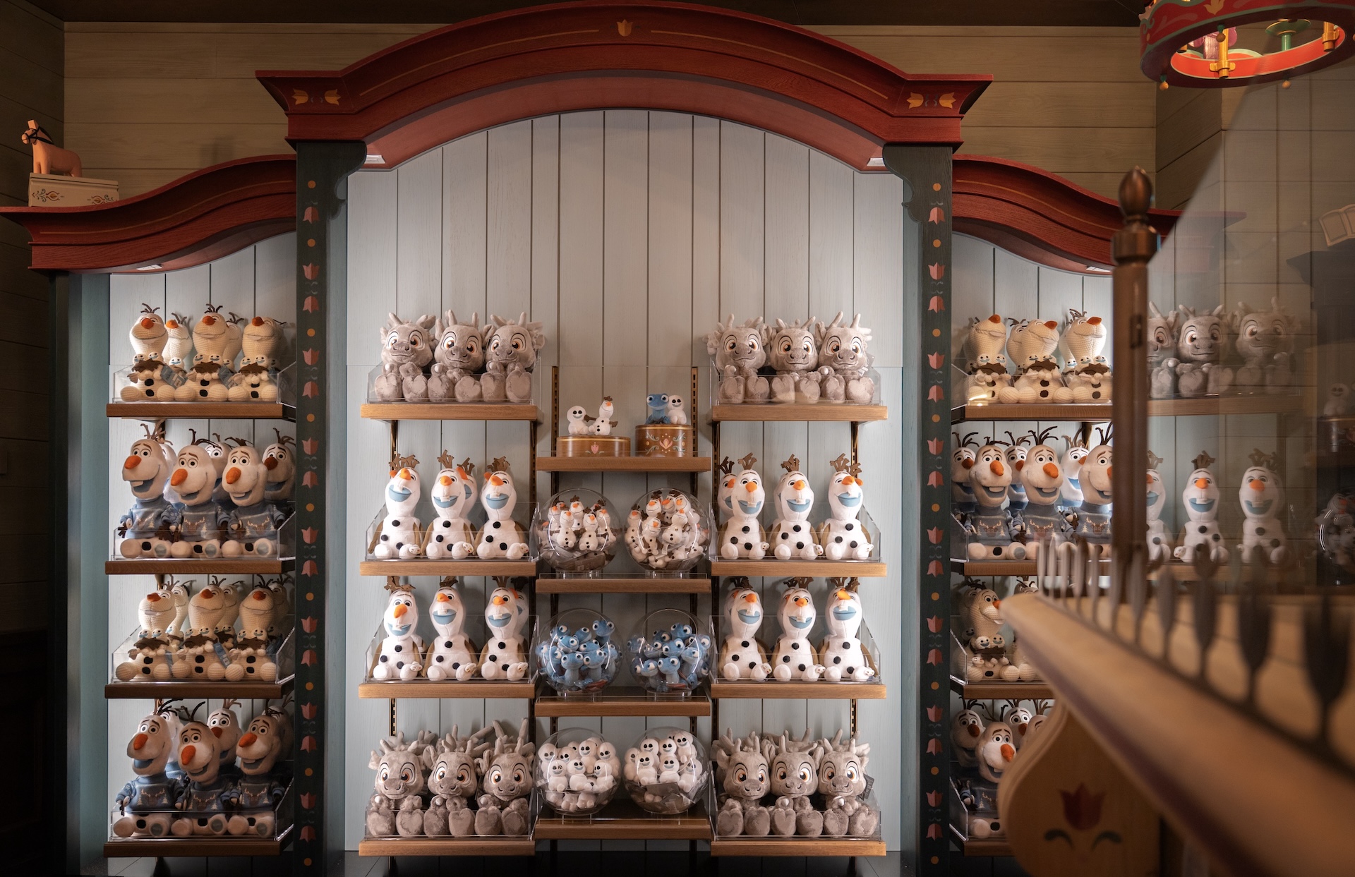 World of Frozen at Disneyland Paris Merchandise