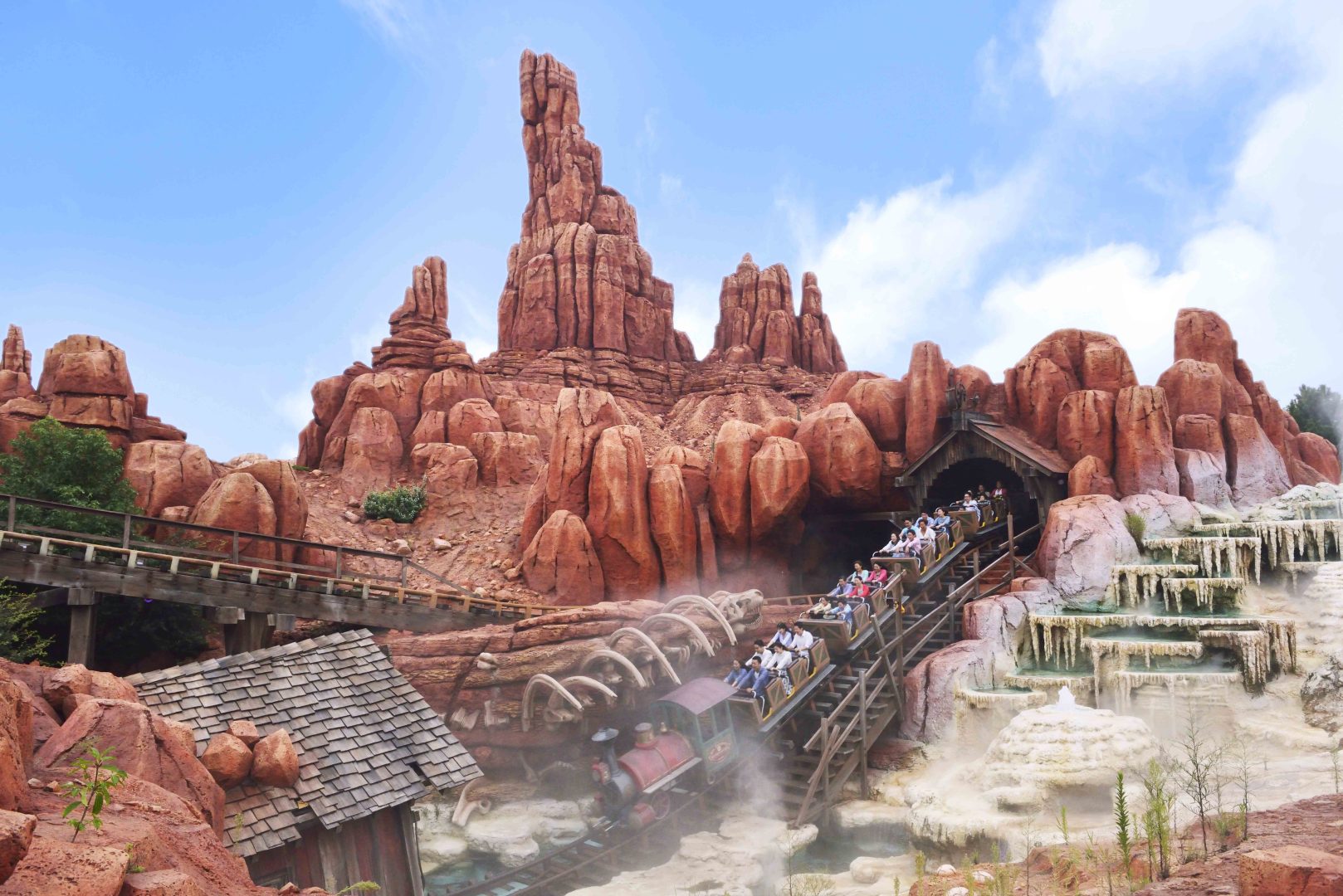 At Tokyo Disneyland, Big Thunder Mountain transports guests into an ambitious Gold Rush mining setup deep in the American frontier
