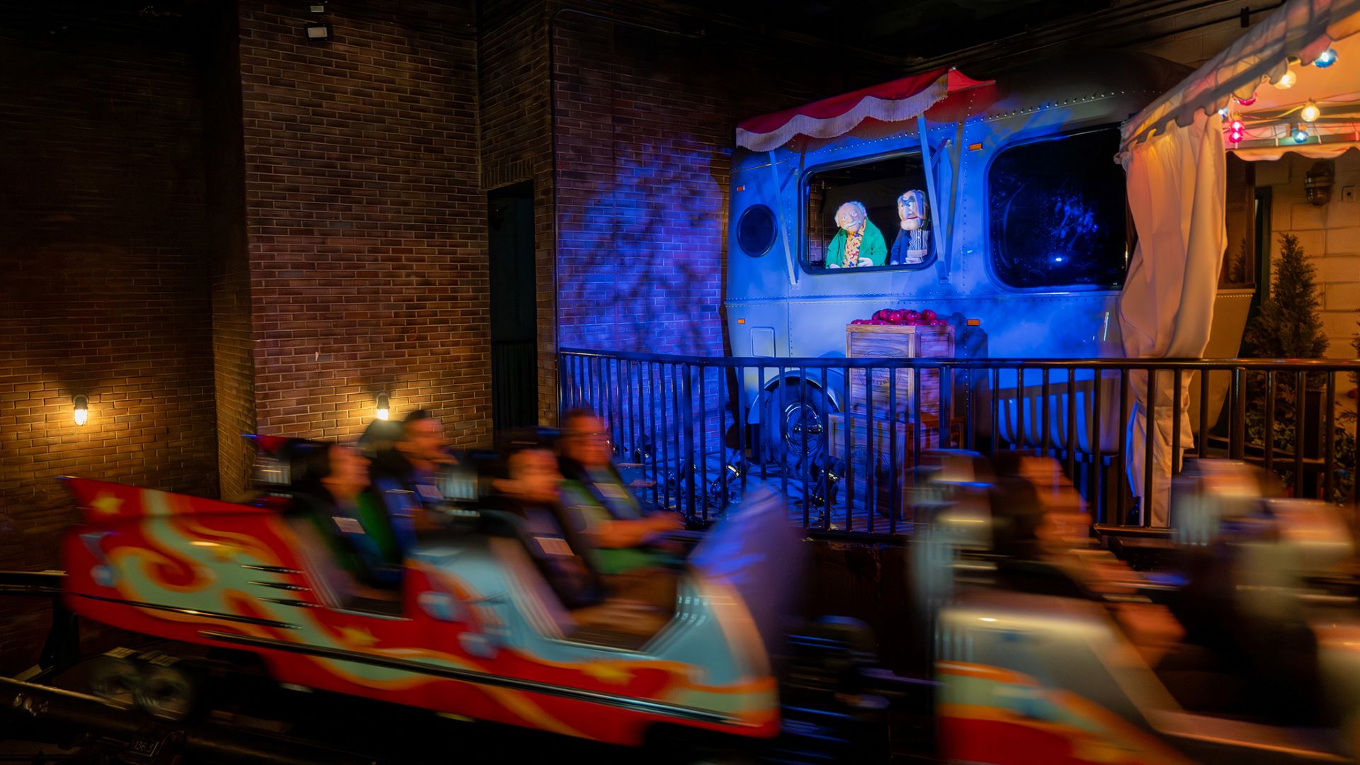 Rock n Roller Coaster Starring The Muppets Courtyard