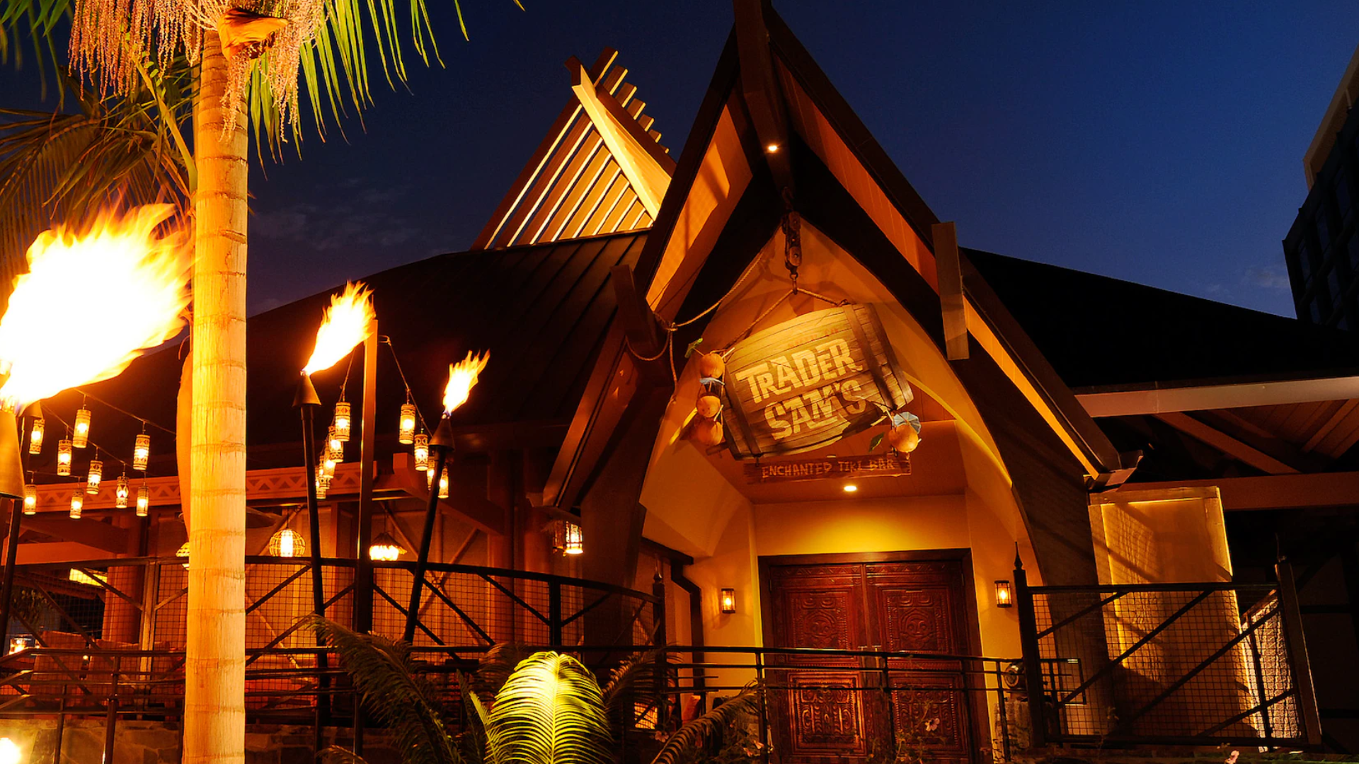 Trader Sam's - Exterior