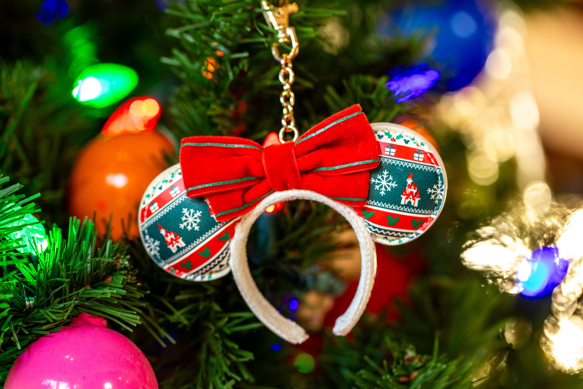 Disney Store Holiday Merchandise Preview Bag Charm