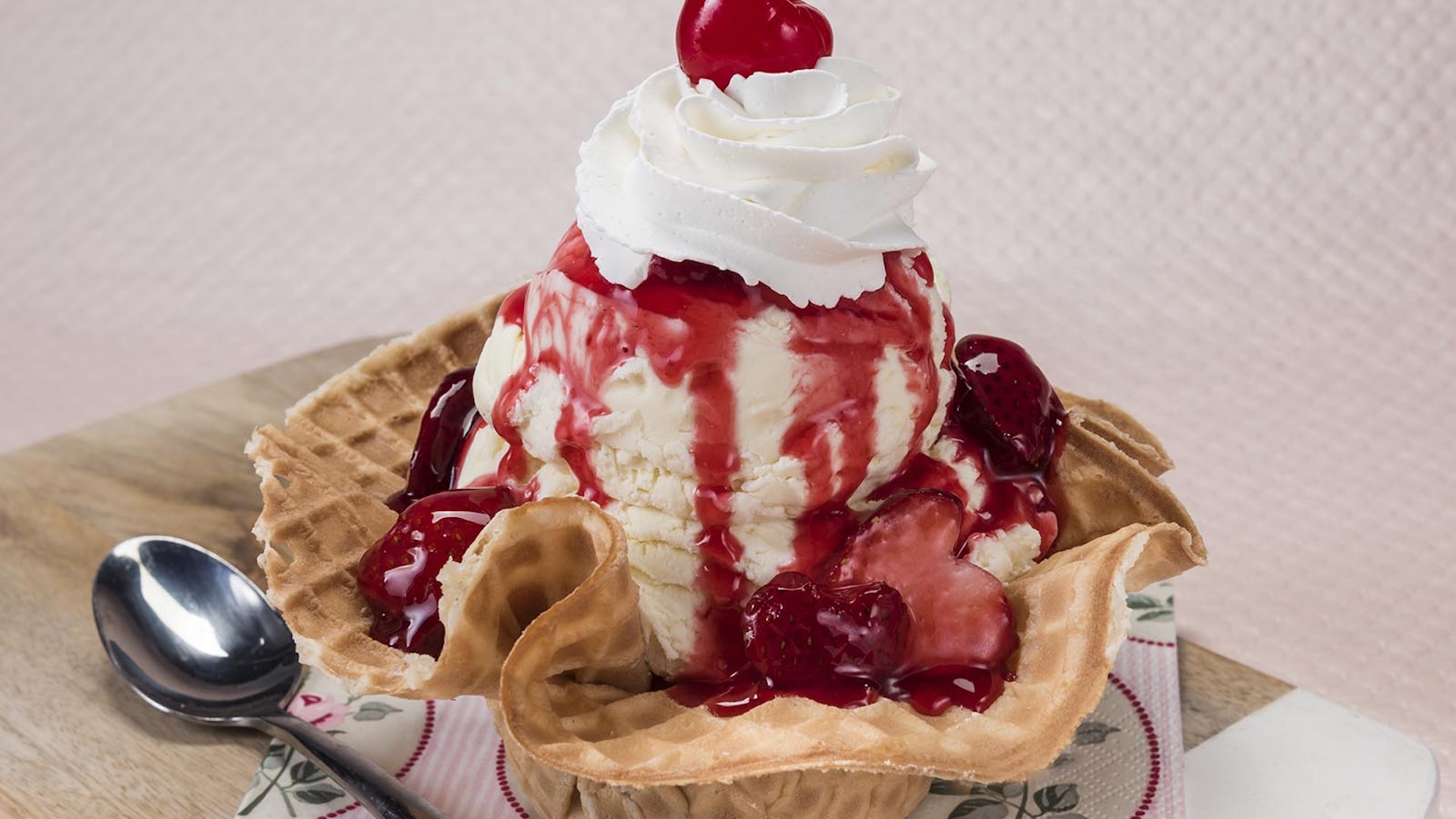 Disneyland Summer Cold Treats Gibson Girl Sundae