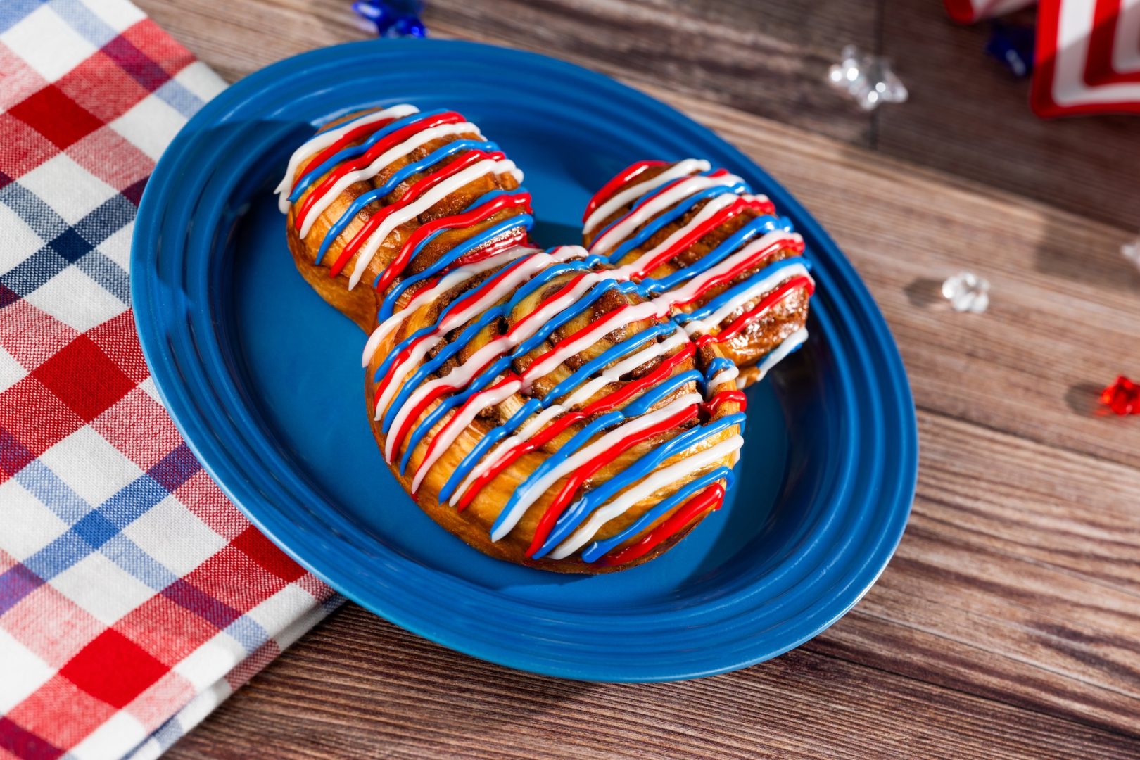 Disney Parks America 250 Foodie Guide Mickey Cinnamon Roll