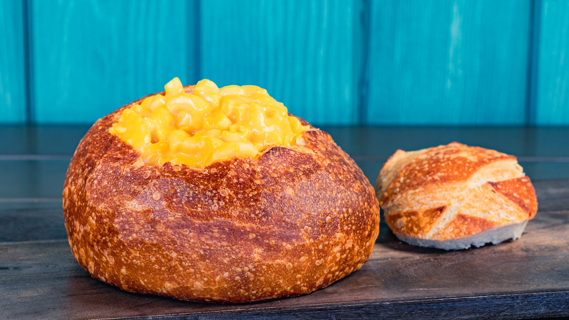Disney Parks America 250 Foodie Guide Creamy Mac & Cheese in a Sourdough Bread Bowl
