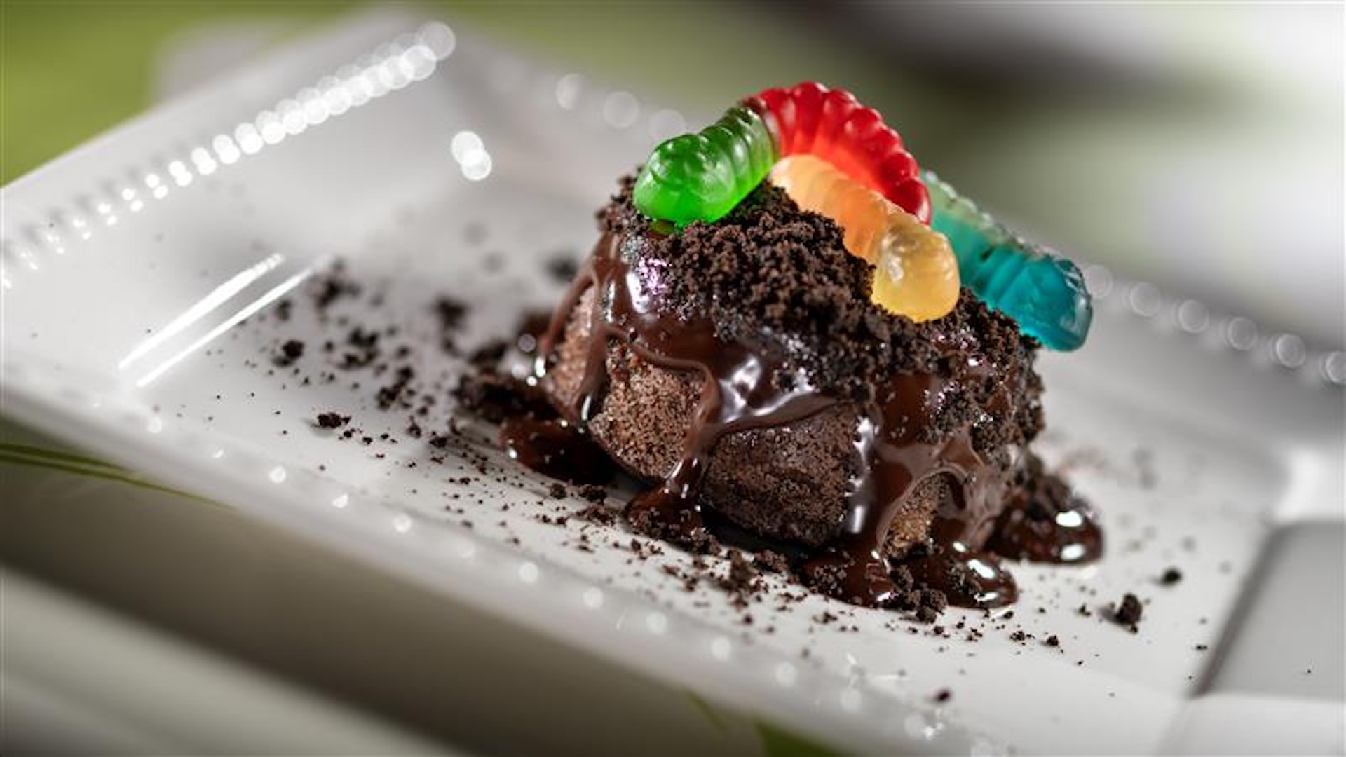Walt Disney World Food and Beverage Cool Kids Summer Gawrsh! Worms Everywhere Cake
