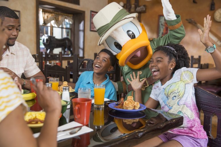 Walt Disney World Dining Plan Donald and Family